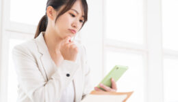 young asian woman who see a smart phone,think,